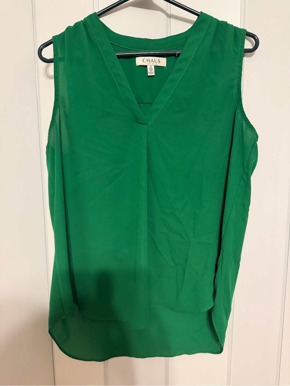 Chaus Sleeveless V-Neck Blouse in Kelly Green